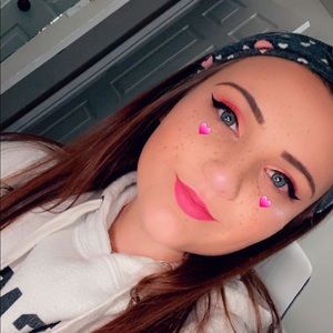 Meet your Posher, Daniella